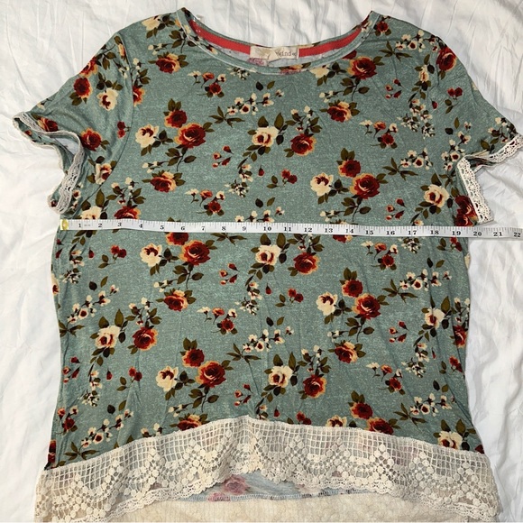 Rewind | Lace Trim Short Sleeve Crewneck Floral Rose Print Blouse - Picture 9 of 11